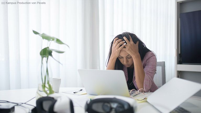Um Müdigkeit effektiv zu bekämpfen, ist es außerdem wichtig, ausreichend Vitamine und Mineralstoffe zu sich zu nehmen.