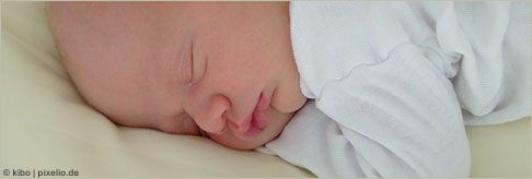 Eltern erleben die Zeit bis zur Geburt ihres Babys mit vielen Emotionen. Bei Frühgeburten überwiegen anfangs Ängste und Sorgen um sein Wohl.
