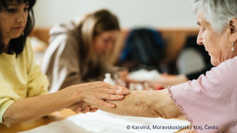 Was pflegende Angehörige über die monatliche Pflegebox wissen sollten