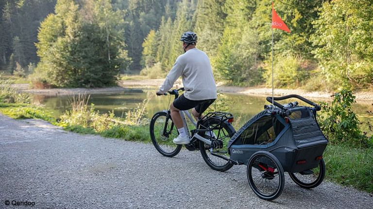 Fahrradfahren mit Kindern - Die Vor- und Nachteile von Kinderfahrradanhängern