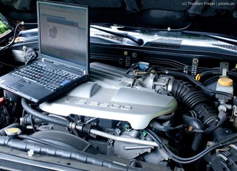 Der Traum vom Auto kann durch den Beruf des Kfz-Mechanikers verwirklicht werden, der mit 3,2% auf dem 7. Platz der Traumberufe landet.