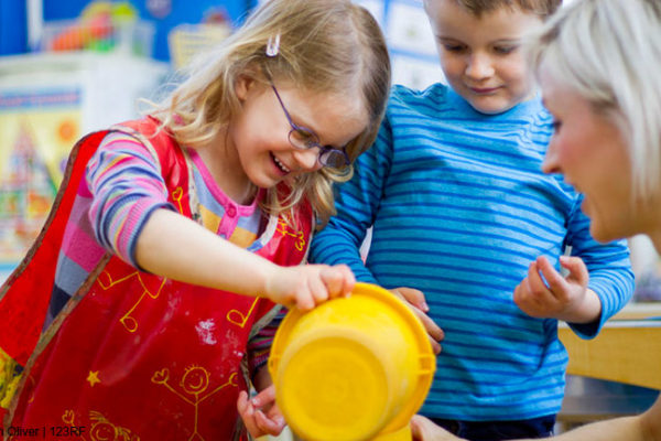 Kostenlos an Kinderbetreuung für die Sitzungszeiten kommen