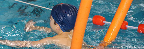 Ab ins Wasser – Wie Kinder schwimmen lernen