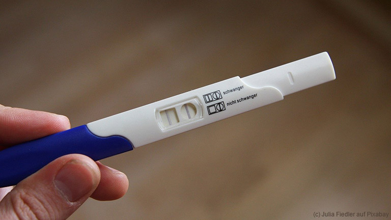 Um sich nicht lange mit der Unsicherheit herumplagen zu müssen, machen Sie einen Schwangerschaftstest