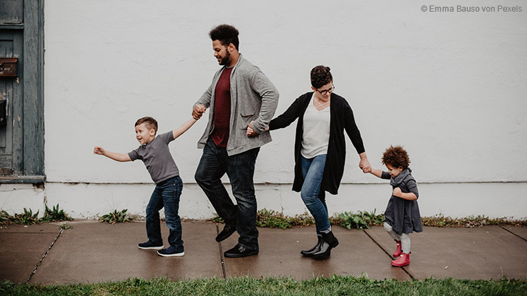 Und was machen wir heute? Ist es nicht das Homeoffice, Arzttermine oder einkaufen, ist der Familienspaziergang im Corona-Lockdown fast schon die einzige Alternative. Aber nicht jedes Familienmitglied ist gleich motiviert.