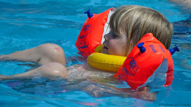 Ganz oben auf der Liste sommerlicher Aktivitäten steht für Kinder der Badesee.
