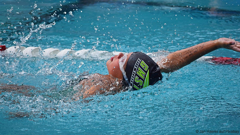 Schont die Gelenke und stärkt die Ausdauer: Schwimmen ist für Kinder eine geeignete Sportart