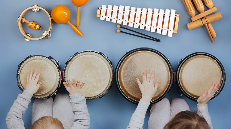 Welches Instrument gespielt wird, sollten Sie versuchen gemeinsam mit Ihrem Kind herauszufinden