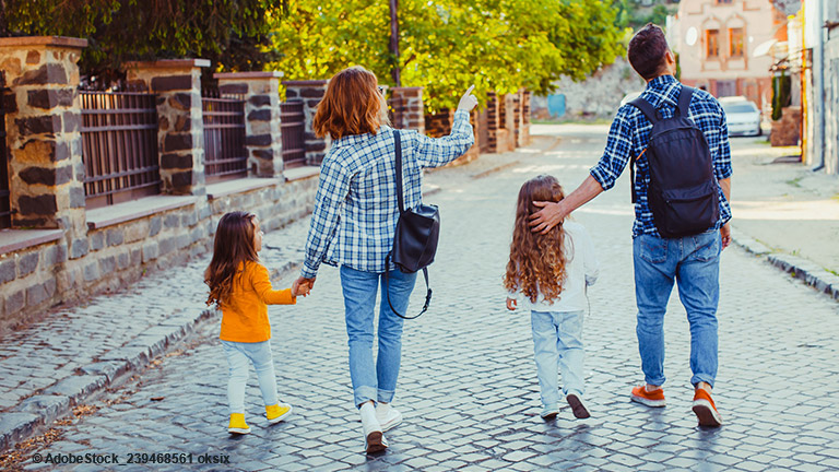 Gut für einen Kurzurlaub mit der ganzen Familie sind Städte, die einen Ausflug in die Natur möglich machen.