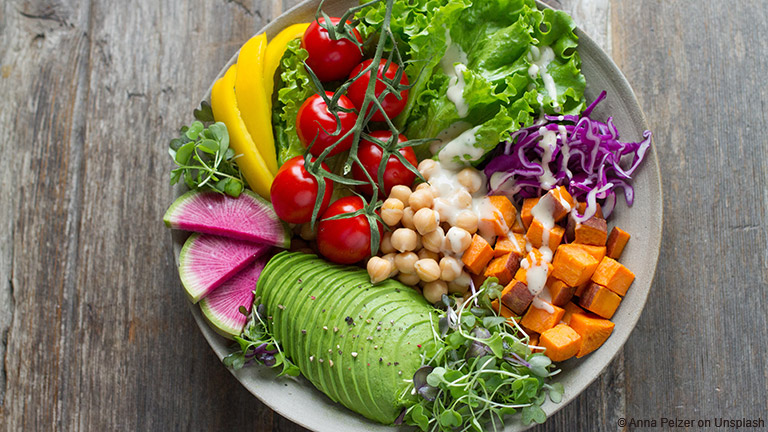 Wir zeigen dir, worauf du achten musst, wenn du deine Kinder vegan ernähren willst.