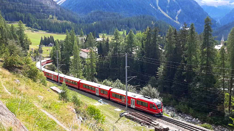 Wandern an der Bahnstecke: Bahnerlebnisweg Albula