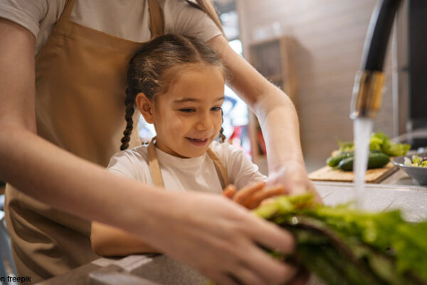 Welche Aufgaben Kinder in der Küche übernehmen können